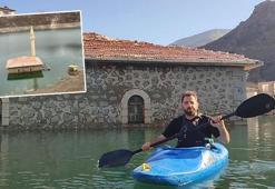 Baraj sularına gömülen camiye kanoyla ziyaret