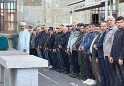 Eşi ve oğlunun ölümüne ilişkin tutuklu bulunduğu cezaevinde intihar eden doktor, defnedildi