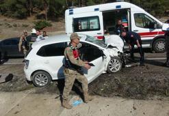 Kilis'te hafif ticari araç ile otomobil çarpıştı: 5'i ağır, 6 yaralı