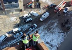 Paralarını alamadıklarını söyleyen işçiler, çatıya çıkıp eylem yaptı