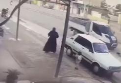 Yolun karşısına koşarken kamyonetin çarptığı çocuk ağır yaralandı; kaza anı kamerada