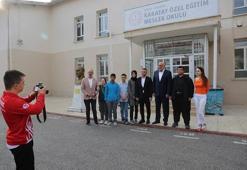 Erkoyuncu, özel eğitim öğrencileriyle buluştu