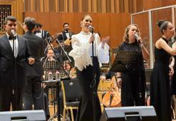 Tuğba Özerk, özel gereksinimli öğrencilerle farkındalık konseri verdi