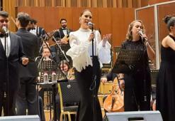 Tuğba Özerk, özel gereksinimli öğrencilerle farkındalık konseri verdi