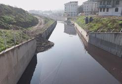 Haramidere'nin rengi kırmızıya döndü; mahalleli tepki gösterdi