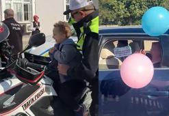 Polisten engelli öğrencilere anlamlı sürpriz