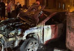 Eyüpsultan’da park halindeki 2 otomobil yandı