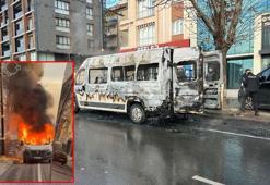 Park halindeki minibüs yandı