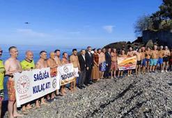 Giresun’da ‘Sağlığa Kulaç At’ etkinliğinde denizde yüzdüler