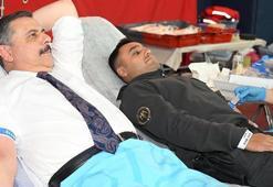 Öğrenci polisler kan ve kök hücre bağışladı