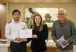 Otobüs şoförü, aracında unutulan içinde 4 bin avro olan çantayı sahibine ulaştırdı