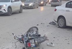 Motosiklet ile otomobil çarpıştı: 1 ölü, 1 yaralı
