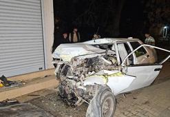 Çocuk sürücünün kullandığı otomobil, kamyonetle çarpıştıktan sonra evin duvarına vurdu: 1 ölü, 1 yaralı
