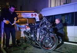 Ataşehir'de motosiklet ile yolcu servisi çarpıştı: 2'si ağır 3 yaralı
