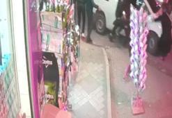 Küçükçekmece'de bekçilerin 'dur' ihtarına uymayan sürücü aracıyla kaçarken kadına çarptı; kaza kamerada