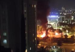 Küçükçekmece'de seyir halindeki otomobil alev alev yandı