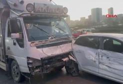 Bağcılar TEM Otoyolu'nda zincirleme kaza; trafik yoğunluğu oluştu