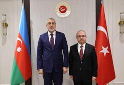 Bakan Işıkhan, Türkiye'nin Bakü Büyükelçiliği'ni ziyaret etti