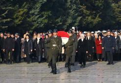 Bakan Göktaş, kadınlarla Anıtkabir'i ziyaret etti