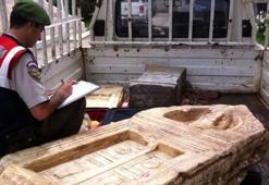 Bursa'da kamyonette tapınak taşı ve aslan başı ele geçirildi