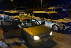 Kayseri’de ‘dur’ ihtarına uymayıp, polise çarpan otomobilin sürücüsü ve 3 arkadaşı yakalandı