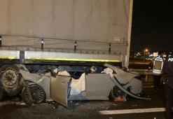 Ankara'da otomobil, TIR'a arkadan çarptı: 2 ölü, 1 yaralı