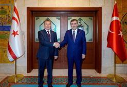 Cevdet Yılmaz, KKTC Başbakanı Üstel ile bir araya geldi