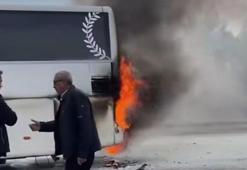 Seyir halindeki otobüste yangın çıktı, yolcular tahliye edildi