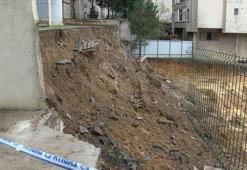 Kadıköy’de 5 katlı binanın istinat duvarı çöktü