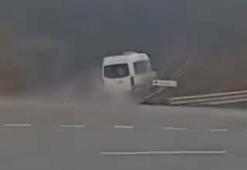 Minibüsün şarampole yuvarlandığı ölümlü kazanın görüntüleri ortaya çıktı