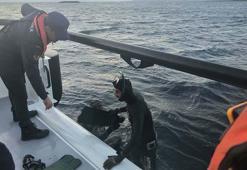 Bozcaada açıklarında karaya oturup su alan teknedeki 2 kişi kurtarıldı