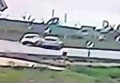 Edirne’de çarpışan otomobillerden birinin takla attığı kaza kamerada; 2 yaralı