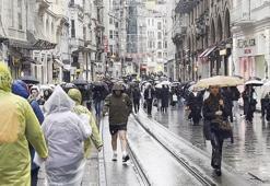 Taksim'de sağanak etkili oldu