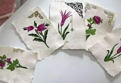 Geleneksel el sanatı Edirnekari’yi, kendi ürettiği kağıtlara işliyor