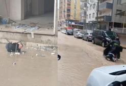 Mardin'de sağanak nedeniyle cadde ve sokaklar göle döndü