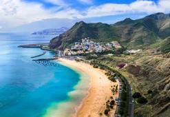 Tenerife’de dev dalgalar nedeniyle 3 kişi hayatını kaybetti