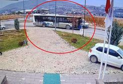 9 kişinin etkilendiği yangın haberini alan sürücü, hız yapınca kamyonetiyle otobüse çarptı