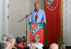 Karşıyaka Eski Başkanı Azat Yeşil’den istifa çağrısı