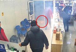 Tamire getirilen cep telefonu alev aldı; o anlar kamerada