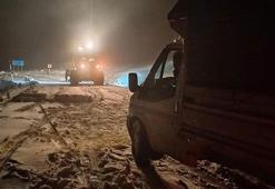 Muş’ta mahsur kalan 5 araçtaki 13 kişi kurtarıldı