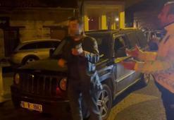 Alkollü sürücü 'bana 50 santimden fazla yaklaşmayın, herkesi ararım' deyip polislere direndi