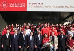 Bakan Bak: Milli Sporcu Bursu ile sporcuların ‘Okul mu–eğitim mi’ ikilemi ortadan kalktı