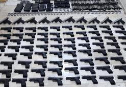 Polisin durdurduğu otomobilden cephanelik ele geçirildi