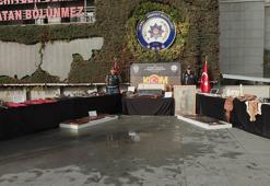 İstanbul'da tarihi eser operasyonunda ele geçirilenler sergilendi