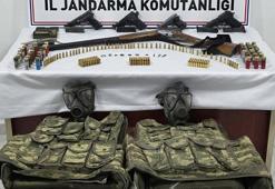 Jandarmanın operasyon düzenlediği evden silah ve mühimmat ele geçirildi; 1 gözaltı