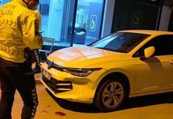 Bursa'da polisin dur ihtarına uymayan sürücü park halindeki araçlara çarptı