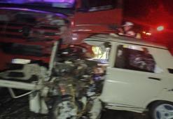 TIR ile otomobil kafa kafaya çarpıştı; 1 ölü, 1 yaralı