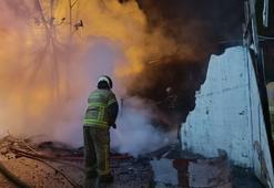 Bursa'da barakada yangın; 1 kişi dumandan etkilendi