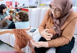 Şehit yakınları, kağıt ipten örgü çanta yapmayı öğreniyor