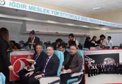 Havacılık öğrencilerine kabin simülasyon sınıfında uygulamalı eğitim